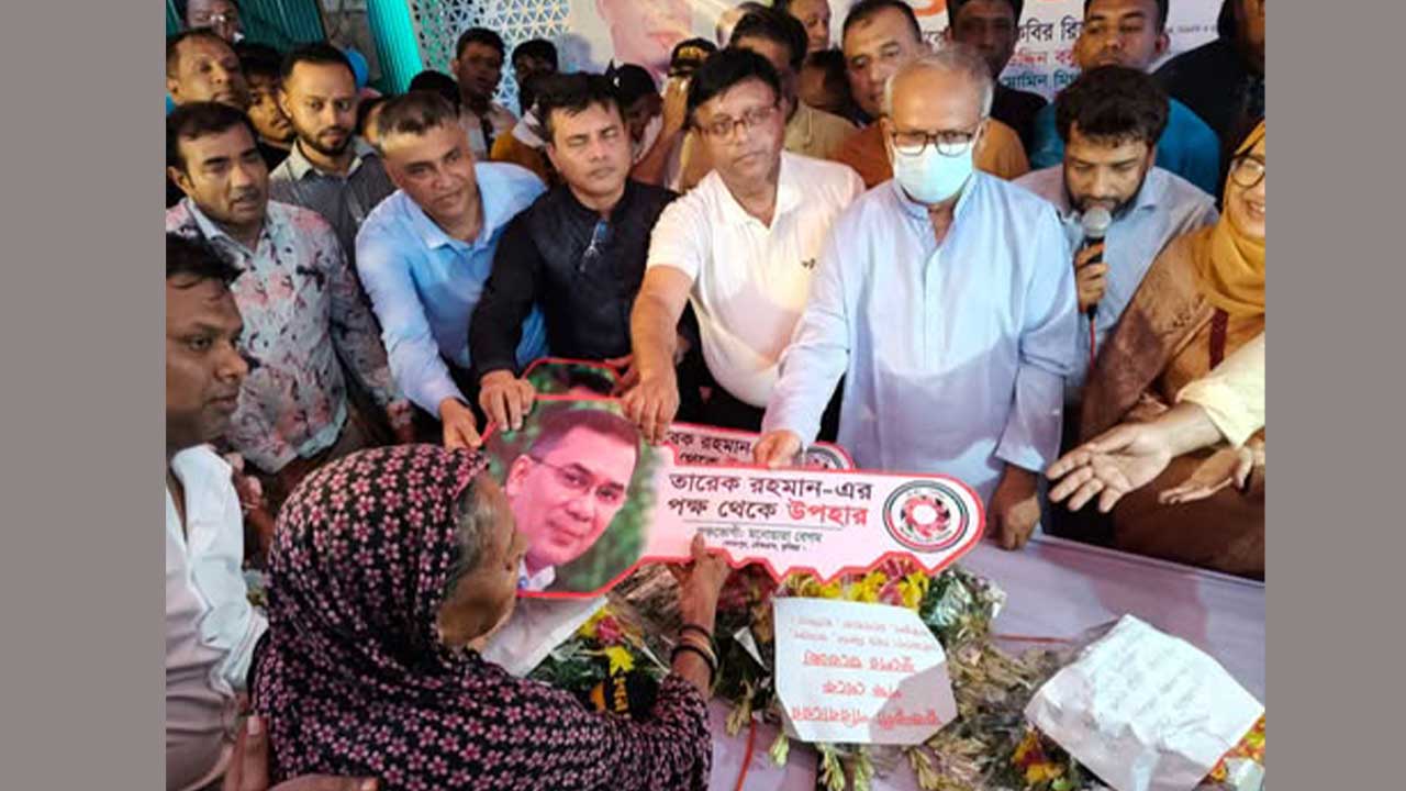 শহীদ ও ক্ষতিগ্রস্ত ৫ পরিবারকে নতুন ঘর দিলেন প্রধানমন্ত্রী