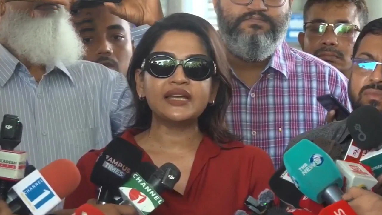 বিমানবন্দরে নেমে যা বললেন অভিনেত্রী আজমেরী হক বাঁধন