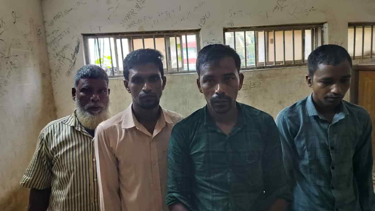 নোয়াখালীতে ডাকাতির প্রস্তুতির অভিযোগে গ্রেপ্তার ৬