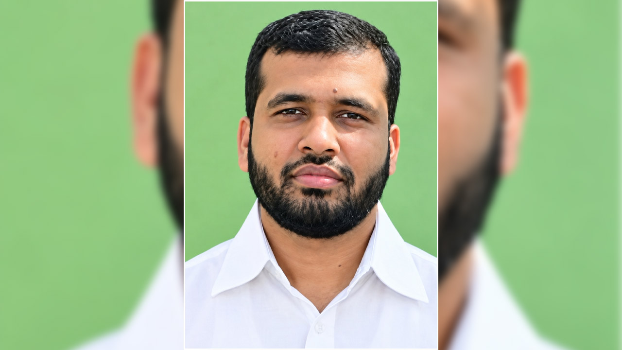 কুষ্টিয়ার ইসলামী বিশ্ববিদ্যালয়ের ছাত্র মো. ওয়ালিউল্লাহ। ছবি: দেশ টিভি