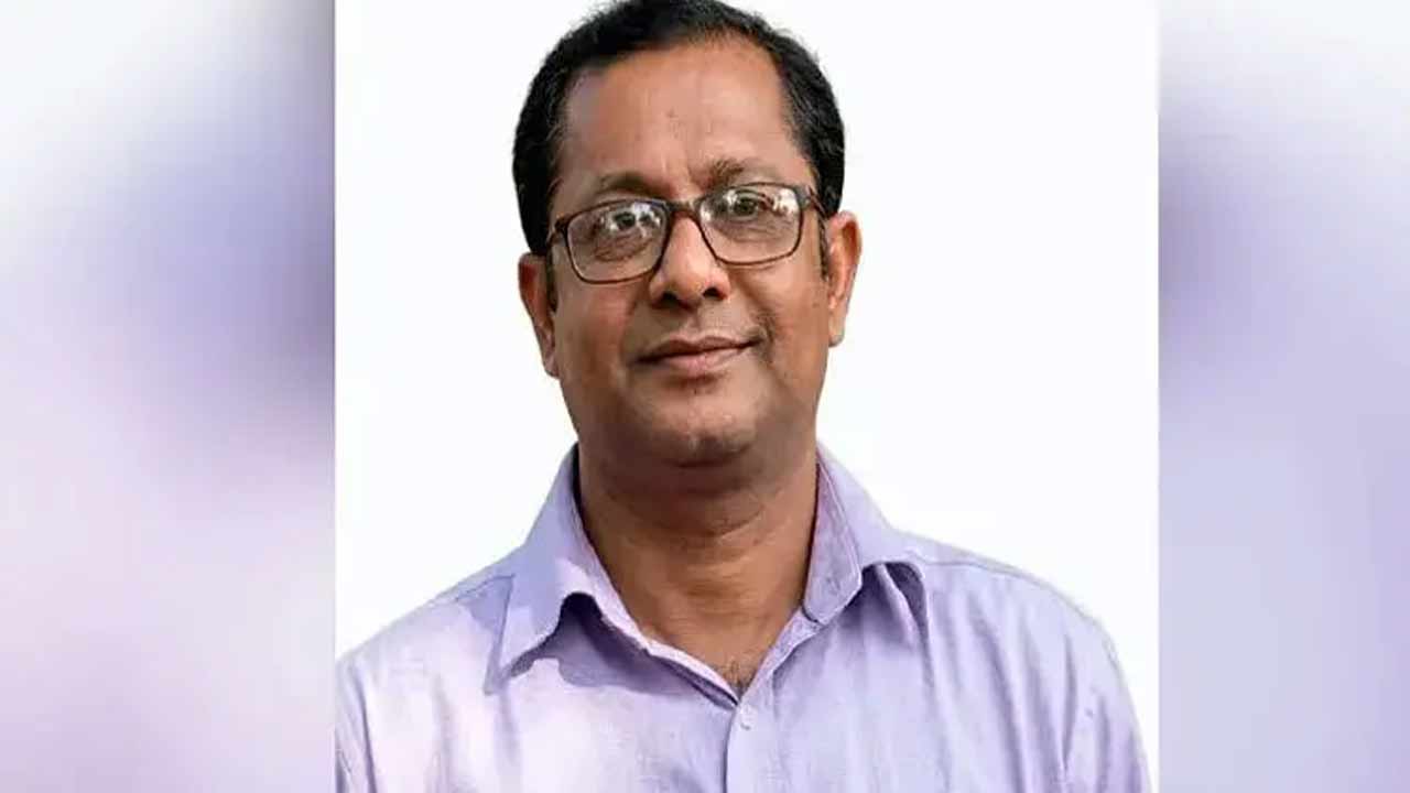 শেষ পর্যন্ত বকেয়া পাওনা বুঝে পেলেন সাংবাদিক পুলকের পরিবার