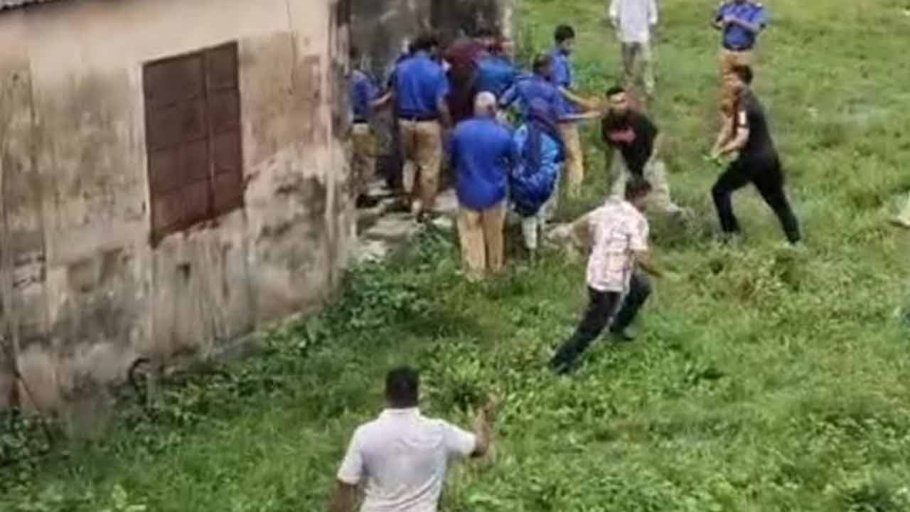 রুমিন ফারহানার সমর্থকদের ওপর হামলার অভিযোগ, আহত ২
