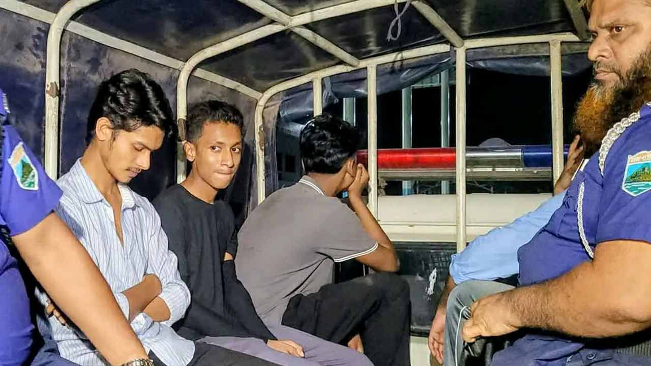 বগুড়ায় হাসপাতালে হট্টগোল থামাতে গিয়ে ৪ আনসার আহত, আটক ৪