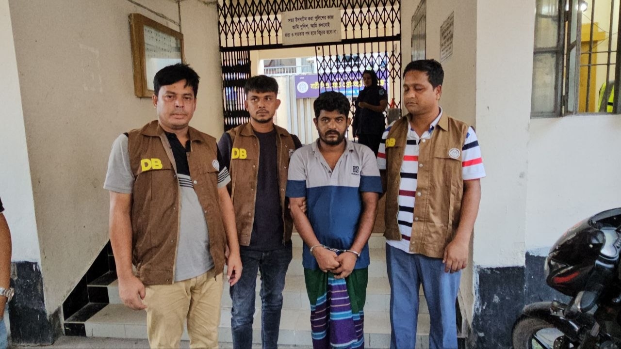 নরসিংদীতে মেয়েকে ধর্ষণের অভিযোগে বাবা গ্রেপ্তার