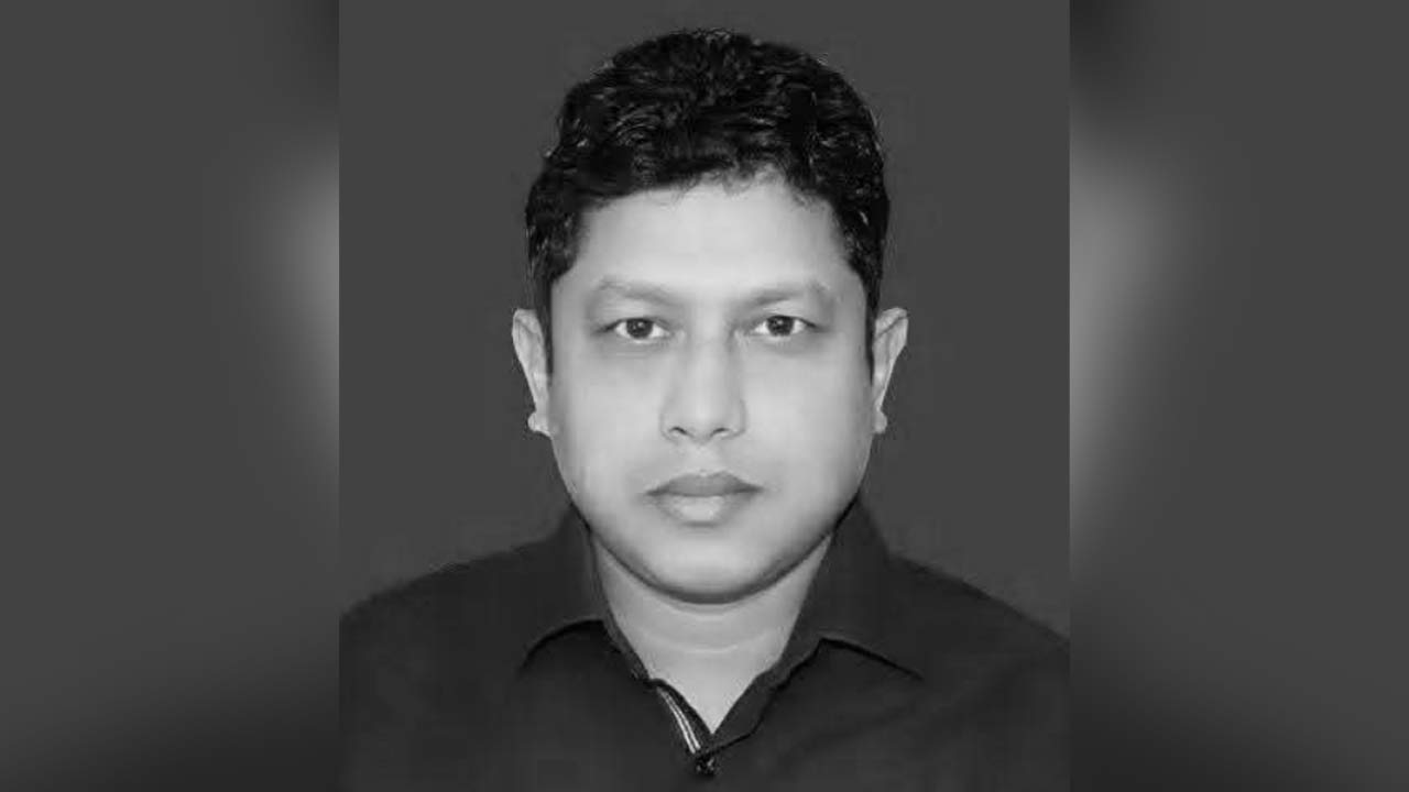 নওগাঁয় ট্রাক-অটোরিকশার সংঘর্ষে প্রাণ গেল সওজ প্রকৌশলীর