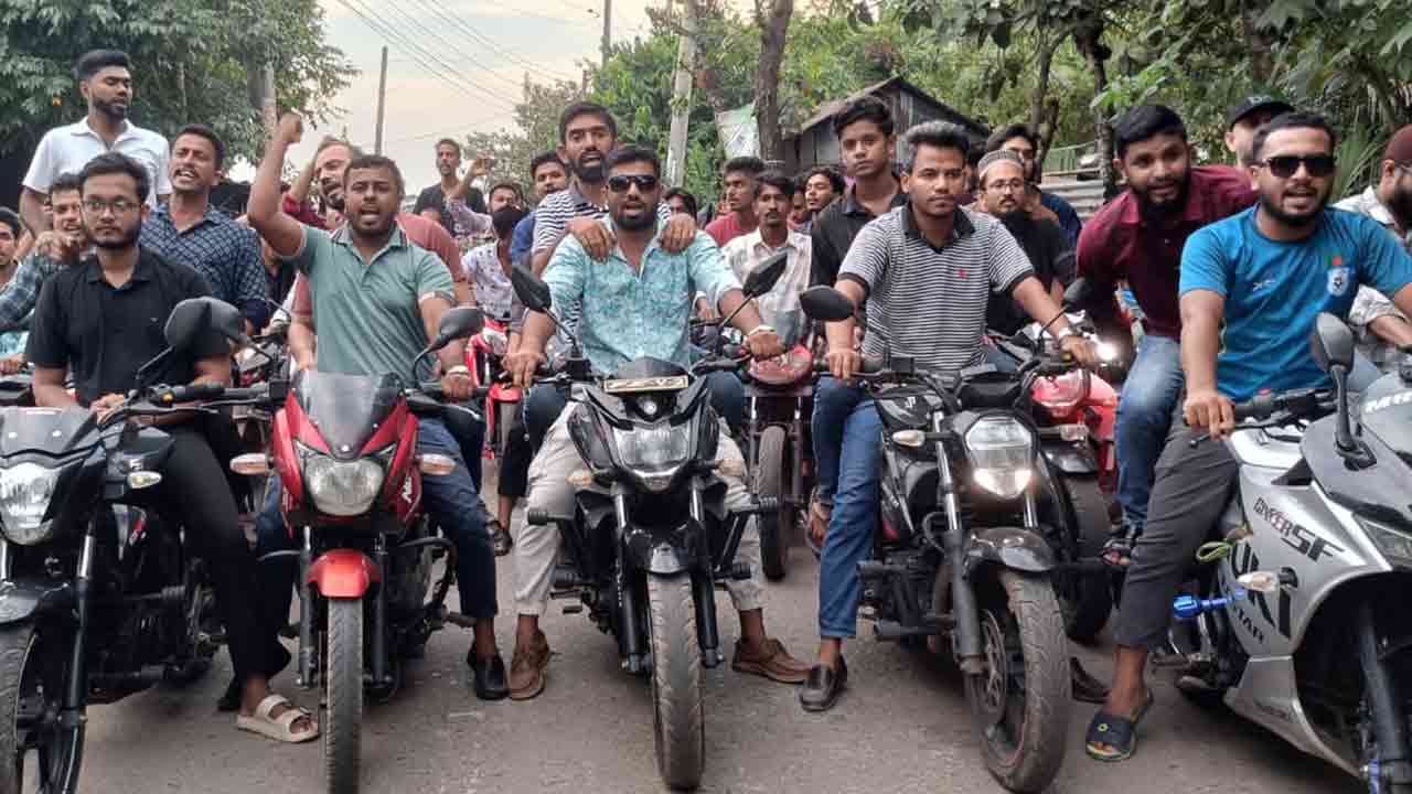 ঝালকাঠিতে ছাত্রদলের মোটরসাইকেল মহড়া ও বিক্ষোভ মিছিল