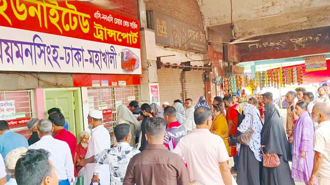 ময়মনসিংহে এখনো আগের ভাড়ায় গণপরিবহন