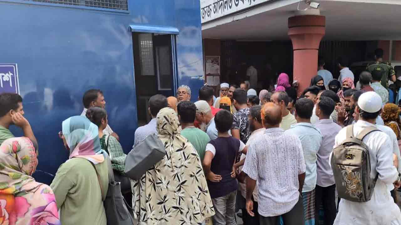১৪ কোটি টাকার সার কালোবাজারি: ১০ ডিলারসহ ১৫ জন কারাগারে