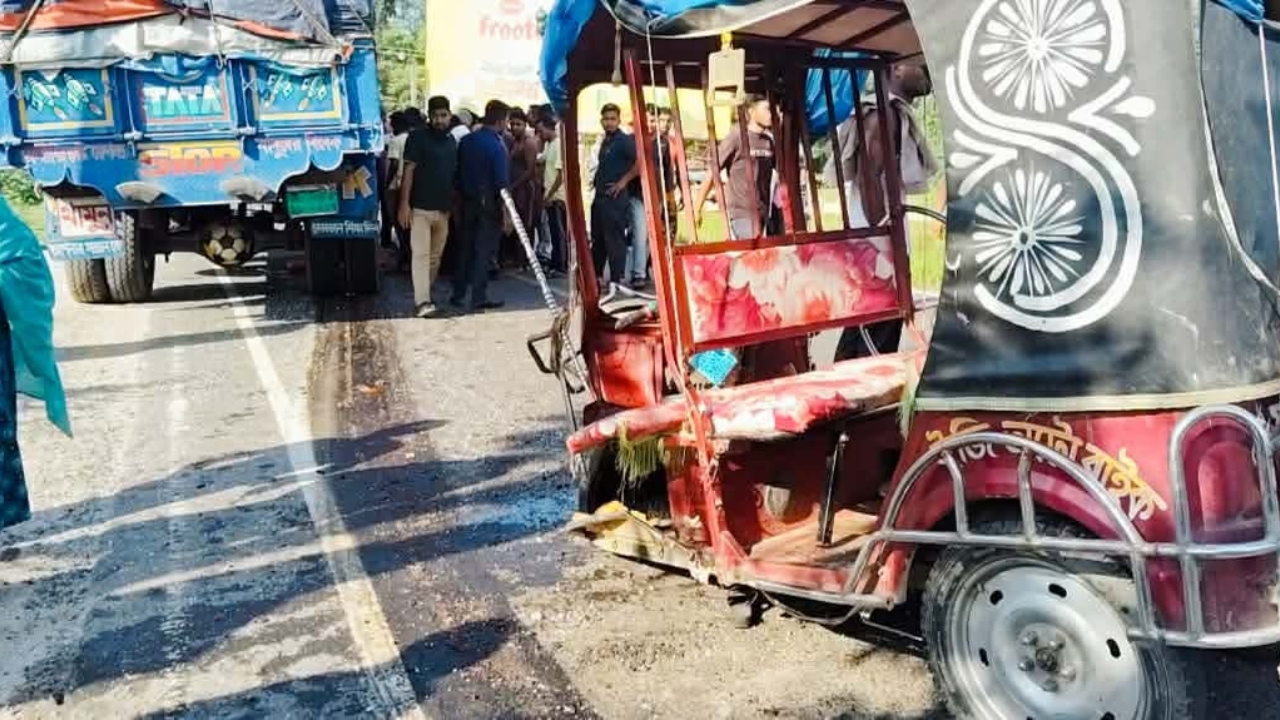 ঠাকুরগাঁওয়ে ট্রাক-অটোরিকশা সংঘর্ষে তরুণী নিহত, আহত ৬