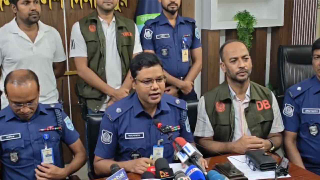দিনাজপুরে শিশু রুহি হত্যায় মা ও দুই যুবক গ্রেপ্তার