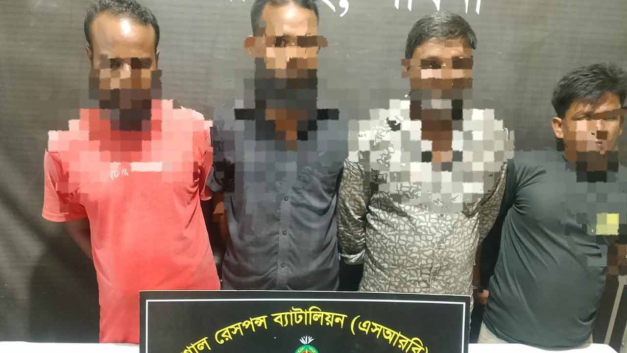 পাবনায় অনলাইন জুয়ায় গ্রেপ্তার ৪