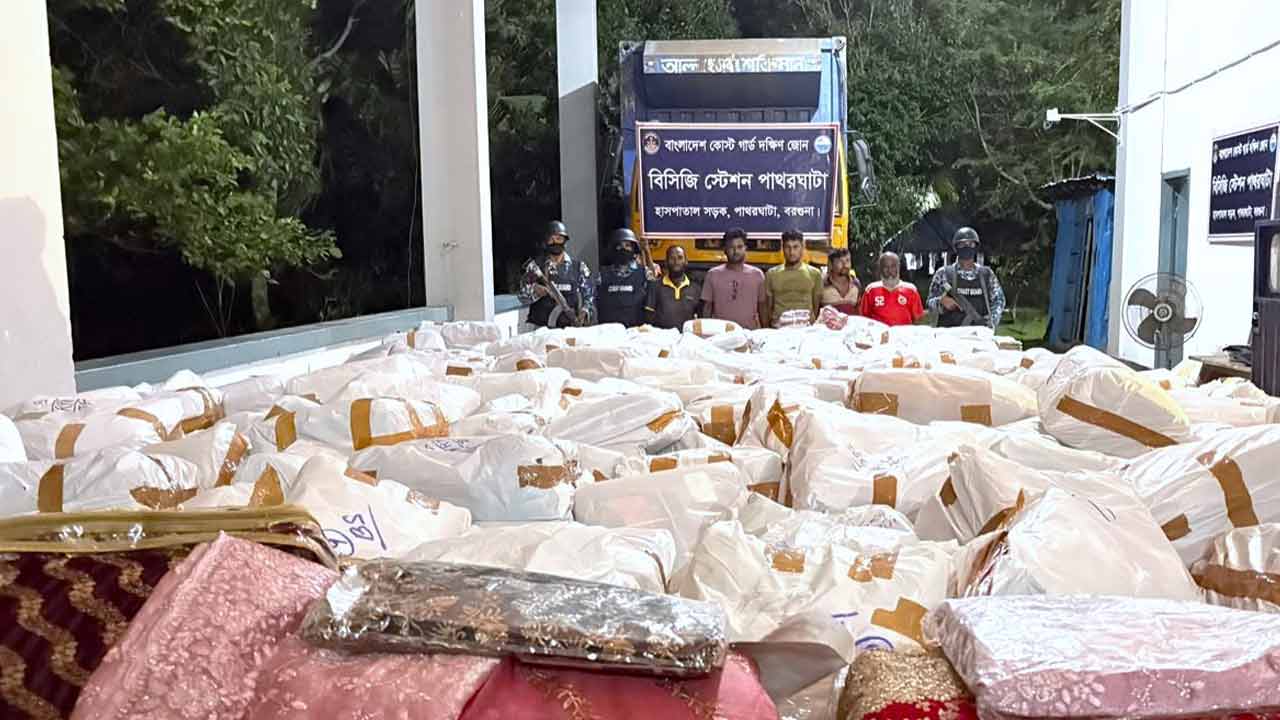 বরগুনায় ৭ কোটি টাকার শাড়ি-পাঞ্জাবি জব্দ