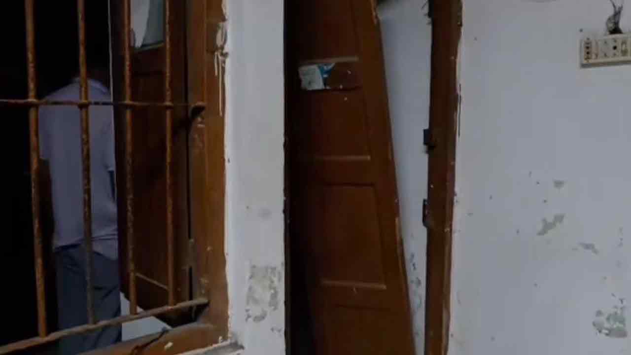 দাউদকান্দি থানায় আটক কিশোরদের নিয়ে হট্টগোল