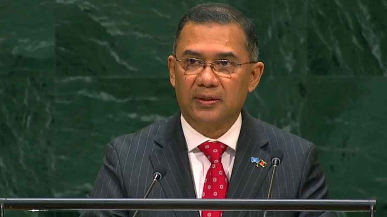 শহীদ মুক্তিযোদ্ধা ও জুলাই-আগস্টের শহীদদের প্রতি প্রধানমন্ত্রীর শ্রদ্ধা