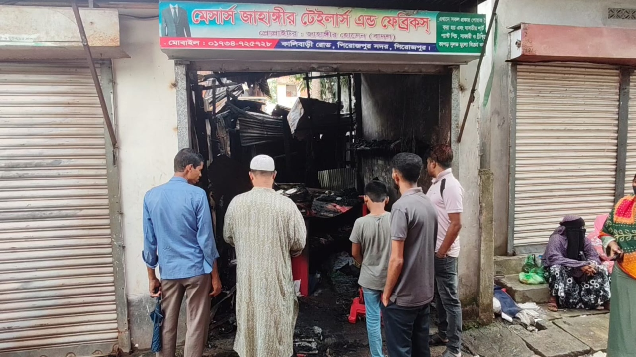 পিরোজপুরে আগুনে পুড়ল ৬ দোকান, ৫০ লাখ টাকা ক্ষয়ক্ষতির দাবি