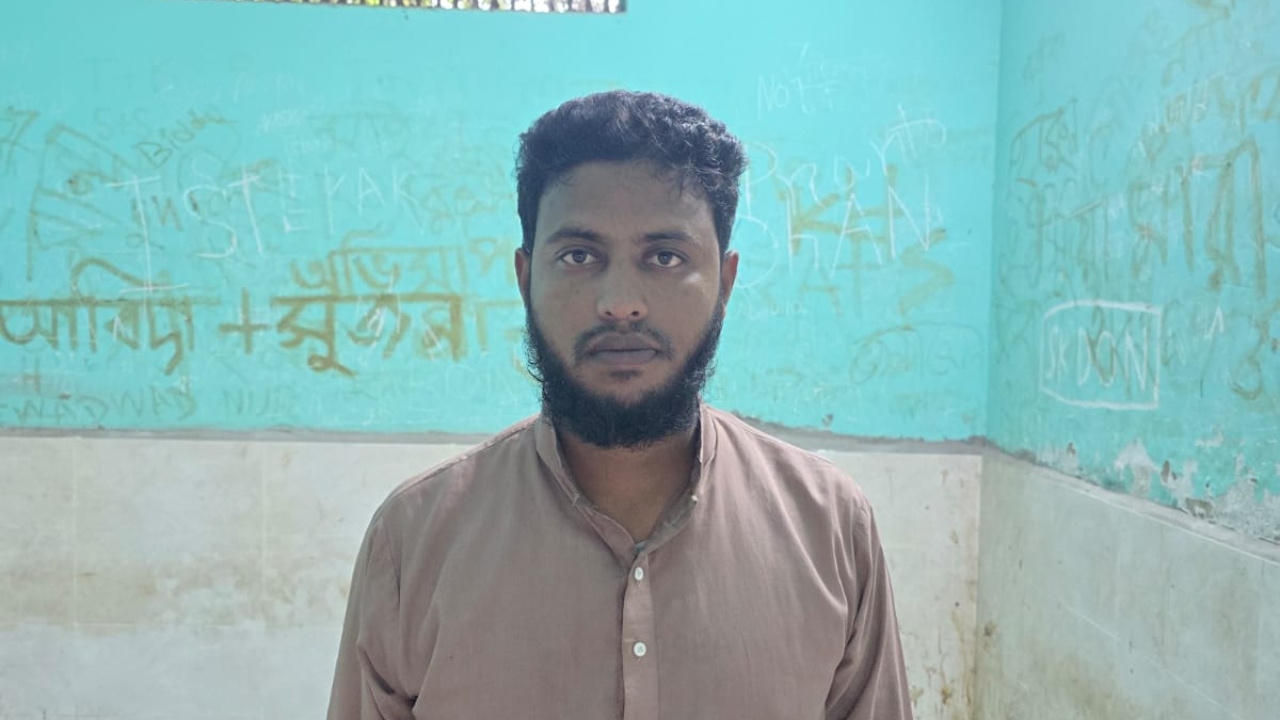 পাবনায় মাদ্রাসাছাত্রকে বলাৎকারের চেষ্টার অভিযোগ, শিক্ষক গ্রেপ্তার