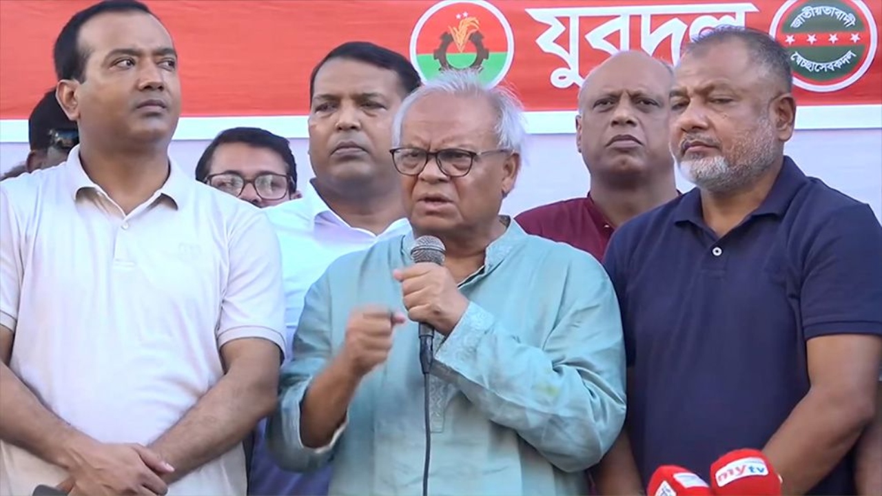 বেতন বাড়ানোর উদ্যোগ, সমালোচনা নিয়ে রিজভীর ক্ষোভ