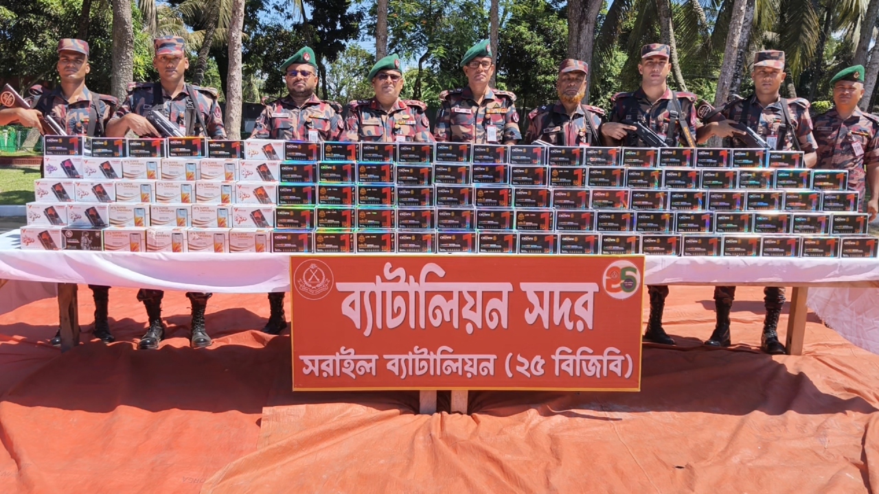 ব্রাহ্মণবাড়িয়া সীমান্তে ৪ কোটি টাকার ভারতীয় মোবাইল ফোনের ডিসপ্লে জব্দ