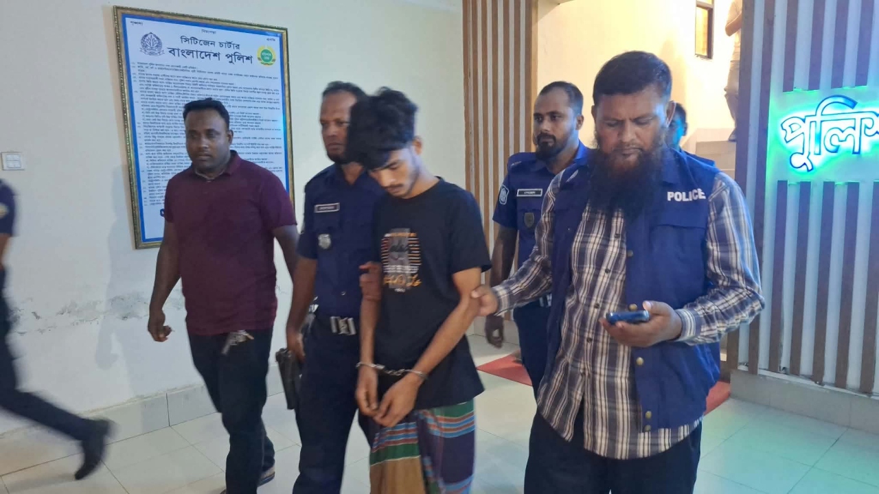 বরগুনায় স্কুলছাত্রীকে মারধর করে দাঁত ফেলে দেওয়ার ঘটনায় প্রধান আসামি গ্রেপ্তার