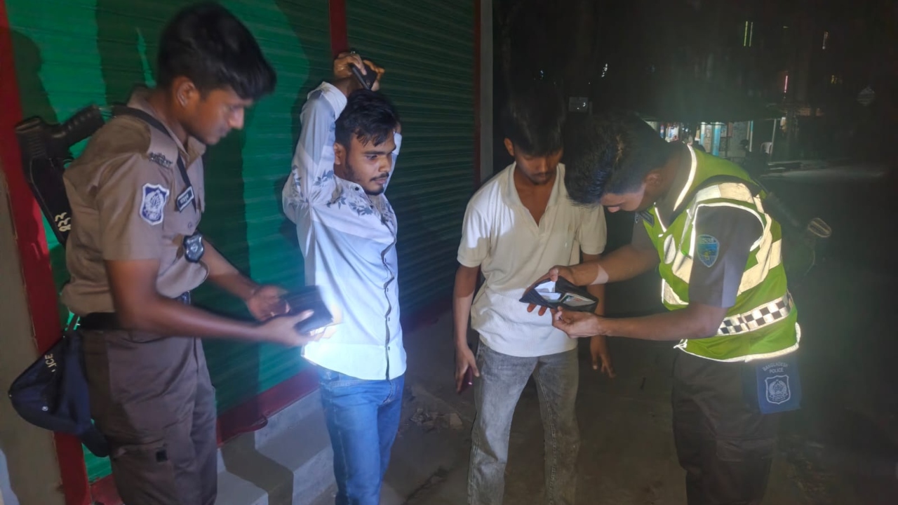 লক্ষ্মীপুরে কিশোর গ্যাংবিরোধী অভিযানে আটক ১৮২