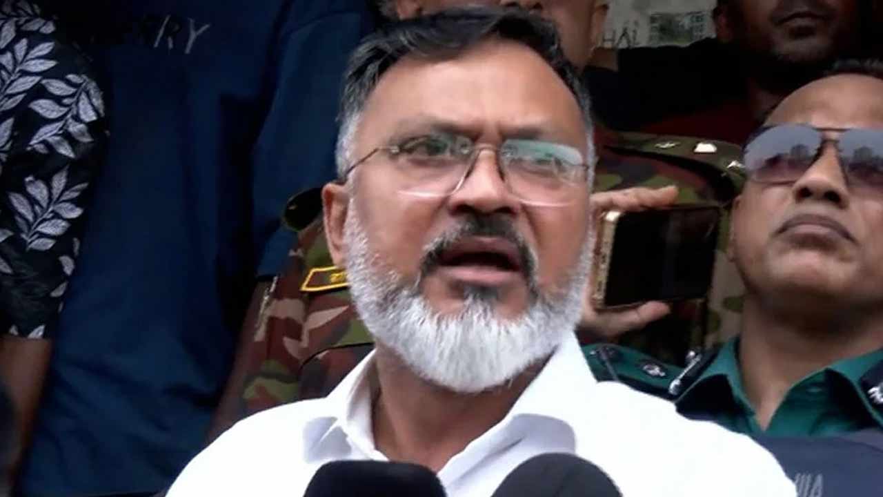 ফুটপাতে উচ্ছেদ অভিযানে হামলা করছে ফ্যাসিবাদের দোসররা: ডিএনসিসি প্রশাসক