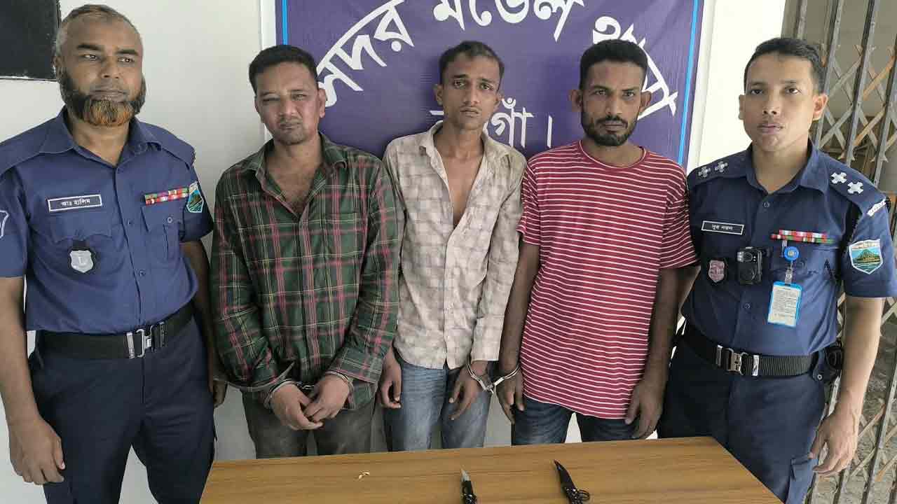 নওগাঁয় নারীকে ছিনতাইয়ের সময় ৩ জন গ্রেপ্তার