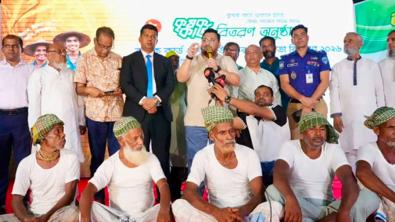 হাটহাজারীতে কৃষক কার্ড বিতরণ, প্রধানমন্ত্রীর প্রতি মীর হেলালের কৃতজ্ঞতা