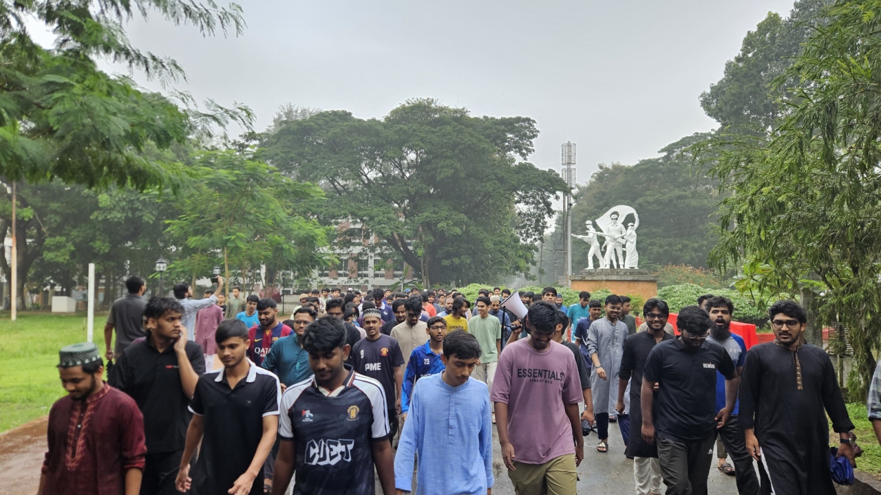 সায়েমকে পুনর্বহালের দাবিতে ১১তম দিনেও চুয়েটে বিক্ষোভ