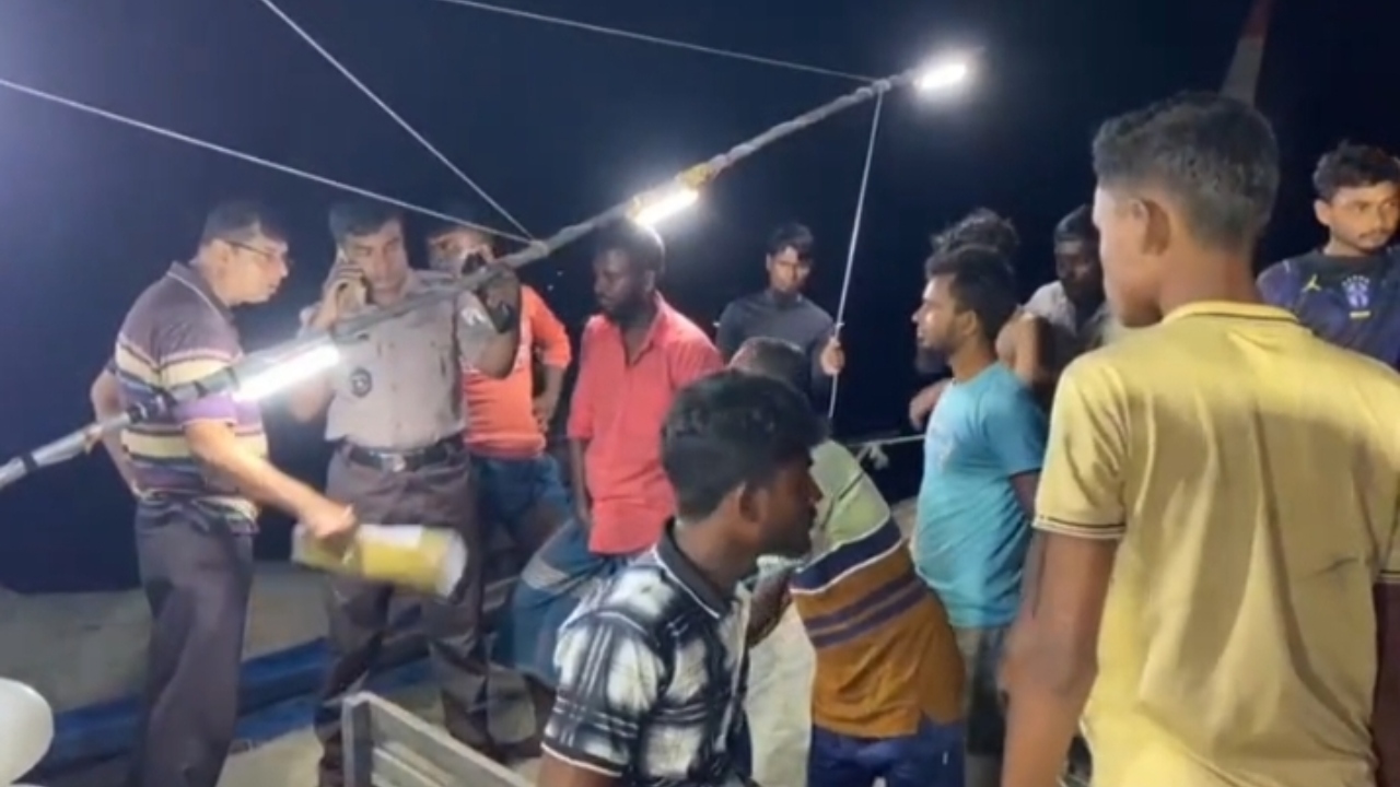 রাঙ্গাবালীতে দস্যুতার অভিযোগে ৯ জেলেকে ধরে পুলিশে দিলেন ভুক্তভোগীরা