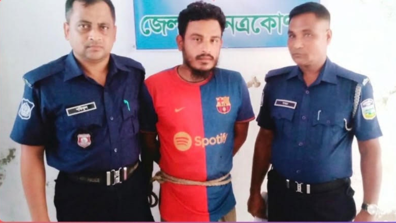 কেন্দুয়ায় বিনা মূল্যে সিগারেট না দেওয়ায় দোকানিকে পেট্রল ঢেলে আগুন