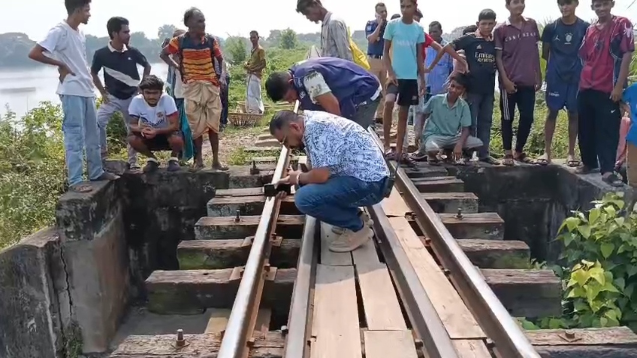আখাউড়ায় রেলসেতুর নিচ থেকে ব্যক্তির মরদেহ উদ্ধার