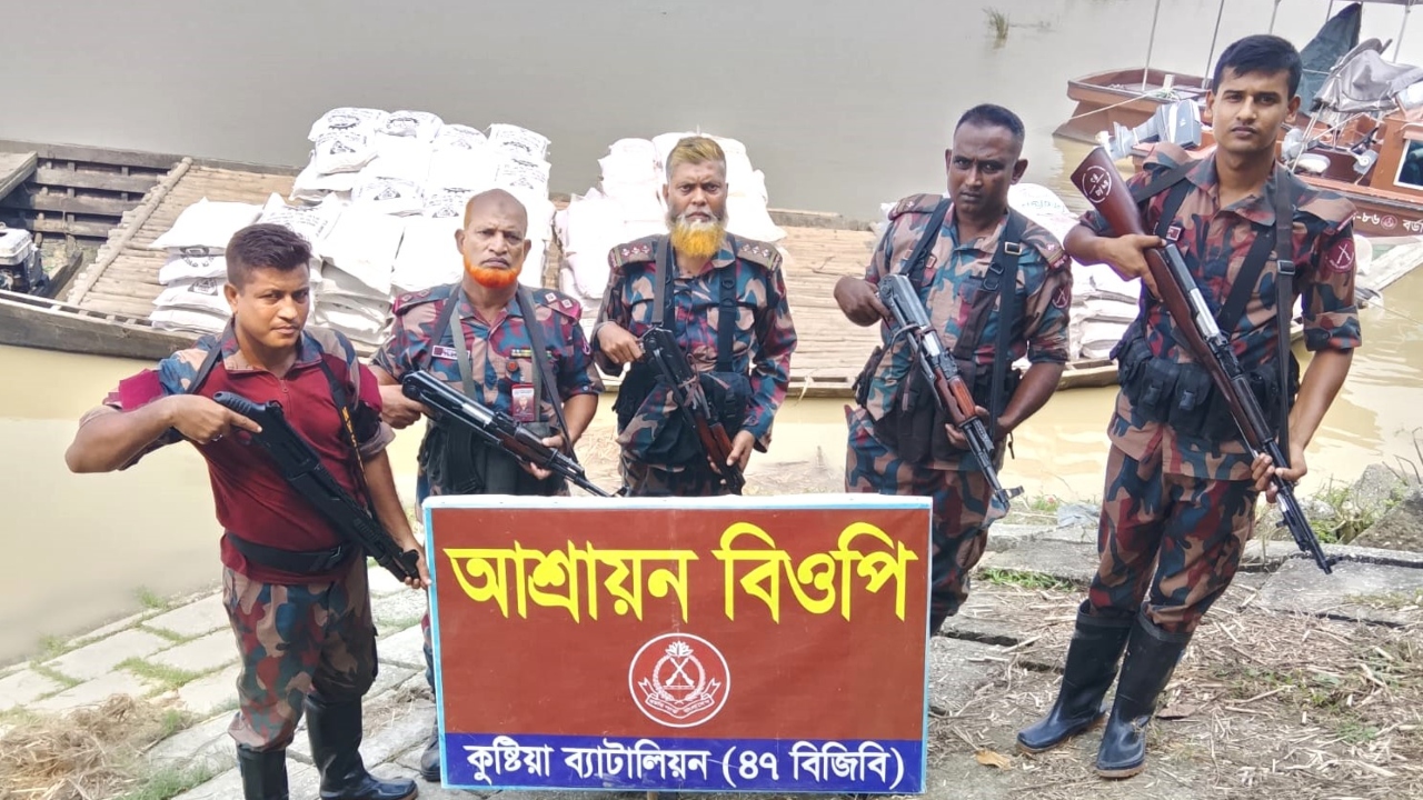 কুষ্টিয়া সীমান্ত দিয়ে ভারতে পাচারের সময় ৯ হাজার ২৫০ কেজি সার উদ্ধার