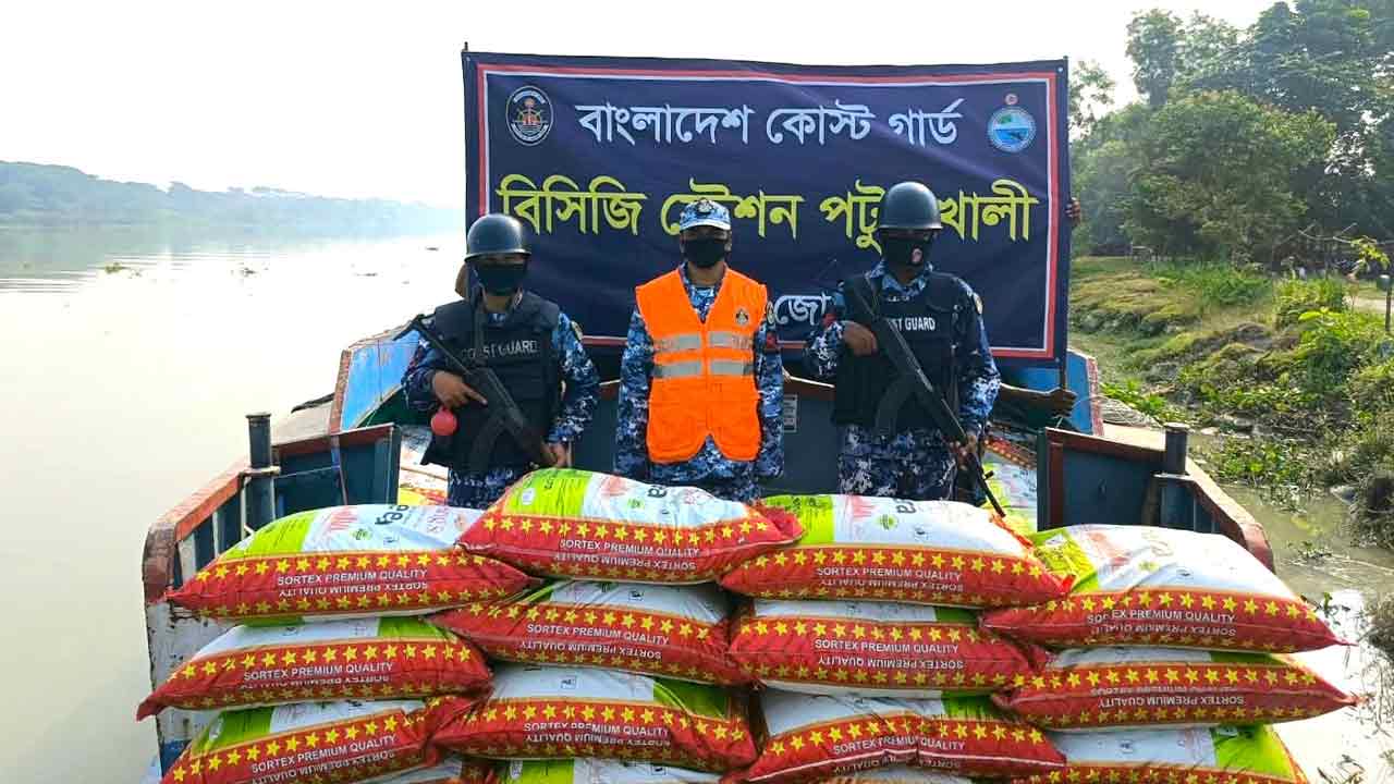 পটুয়াখালীতে ২১ হাজার কেজি ভারতীয় জিরাসহ কার্গো বোট জব্দ
