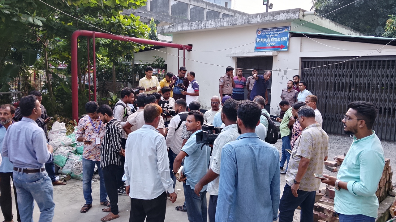 বরিশালে আদালত ভবনের ৬ তলা থেকে পড়ে মহিলা কলেজের ক্যাশিয়ার নিহত