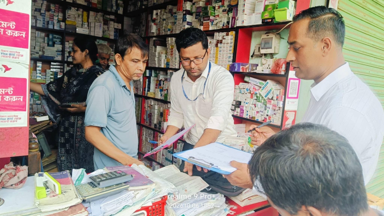 চৌমুহনীতে মেয়াদোত্তীর্ণ ওষুধ রাখায় ৪ ফার্মেসিকে ১ লাখ ১০ হাজার টাকা জরিমানা