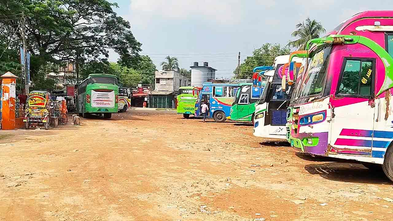 তিন যুগেও বদলায়নি ঝালকাঠি বাস টার্মিনালের চিত্র