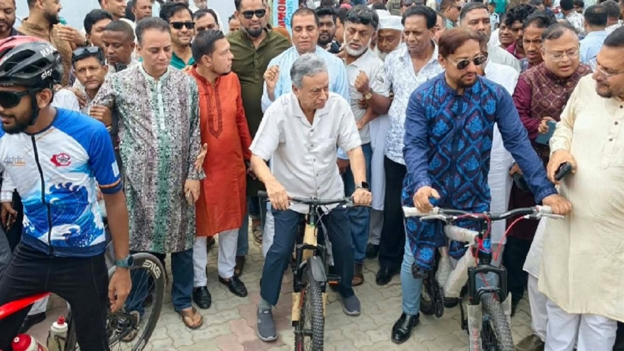 দেশের প্রথম চার লেনের সাইকেল ট্র্যাক চালু চট্টগ্রামে