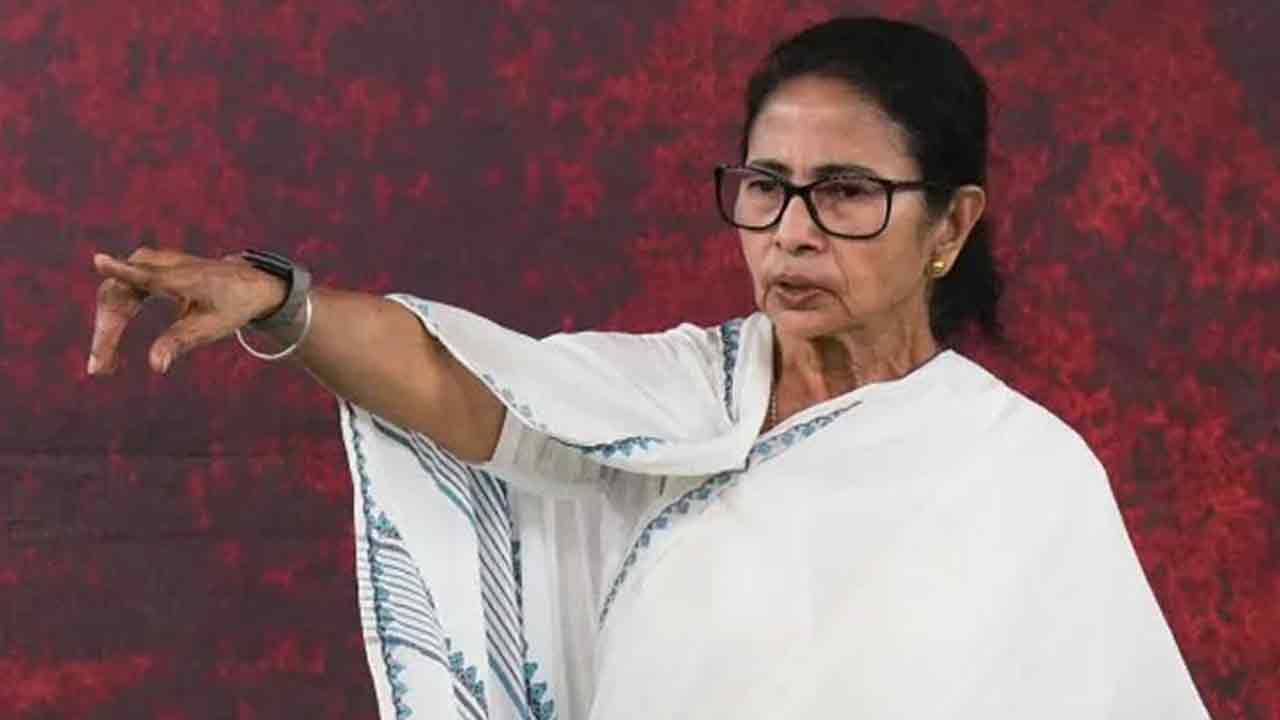 এবার দিল্লিতে আটক মমতা বন্দোপাধ্যায়