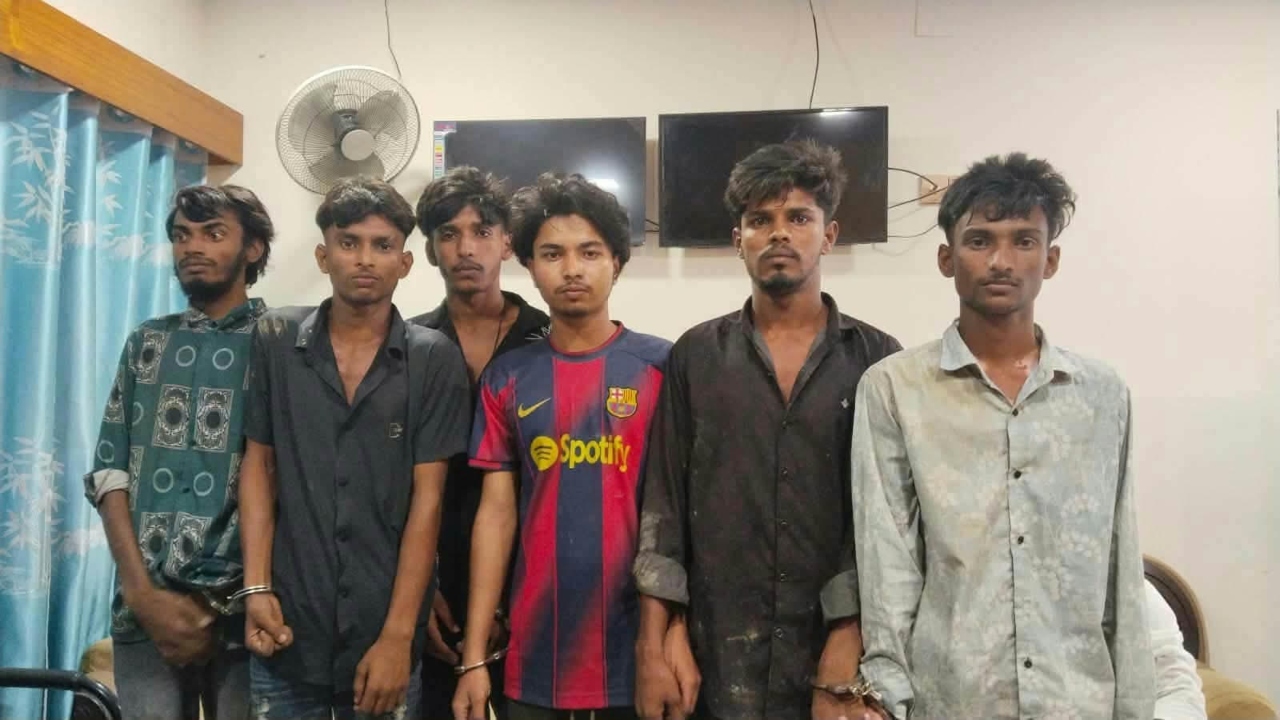 সিরাজগঞ্জে মিছিলের প্রস্তুতিকালে ছাত্রলীগ সন্দেহে ৬ জন আটক