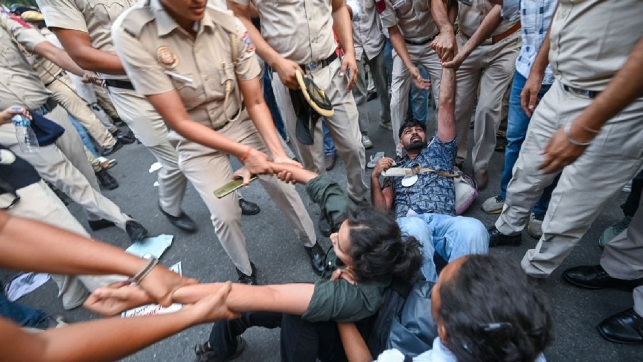 দিল্লিতে তোপের মুখে সাংবাদিকরা, ব্যাপক ধরপাকড়