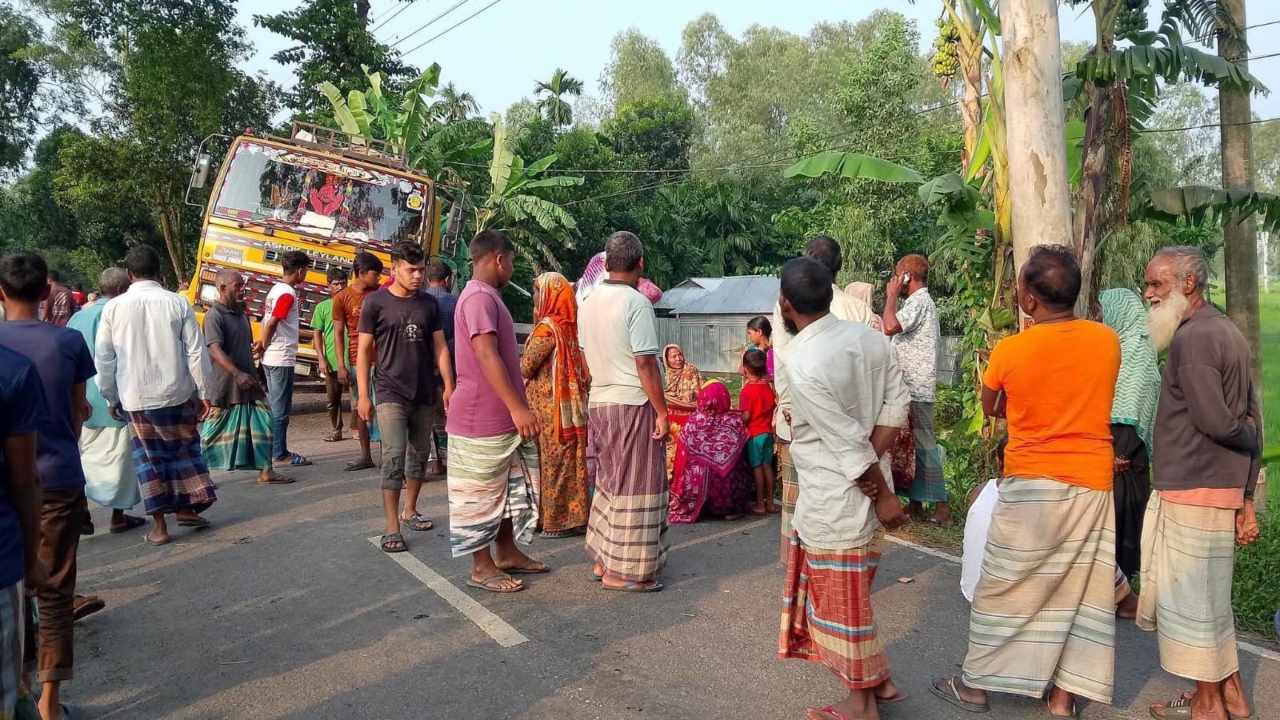 লালমনিরহাটে ট্রাকচাপায় হাঁটতে বের হওয়া দুই নারী নিহত