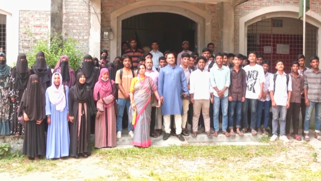 বগুড়ায় ৩০৩ শিক্ষার্থীর ভর্তি ব্যয় বহন করলেন এমপি মিল্টন