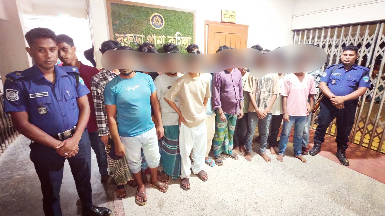 কুমিল্লায় পুলিশের অভিযানে ৩৫৩ জন আটক