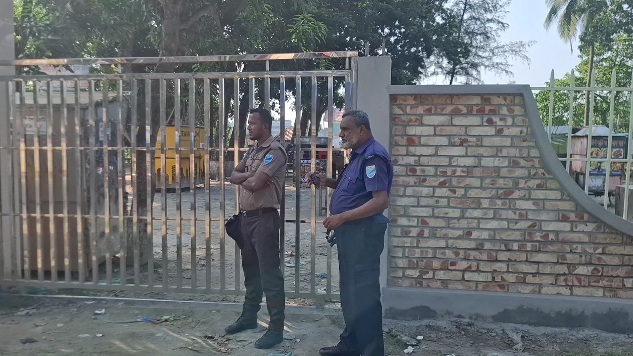 মাদারীপুরে বিচারকের বাসভবনের সামনে একাধিক বিষ্ফোরণ