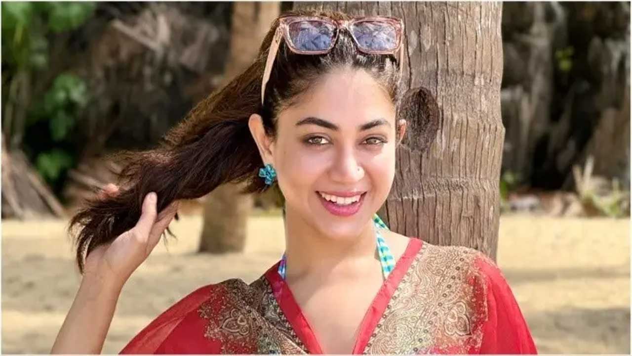 শুটিংয়ে ক্যামেরাসহ মুখের ওপর চিত্রগ্রাহক, আহত প্রিয়ন্তী উর্বী