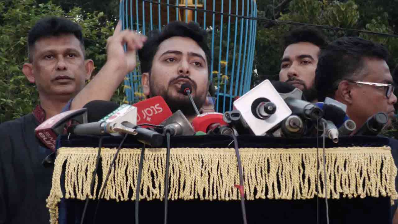 সরকারকে মানুষের স্বার্থ রক্ষার প্রমাণ দিতে হবে: নাহিদ ইসলাম