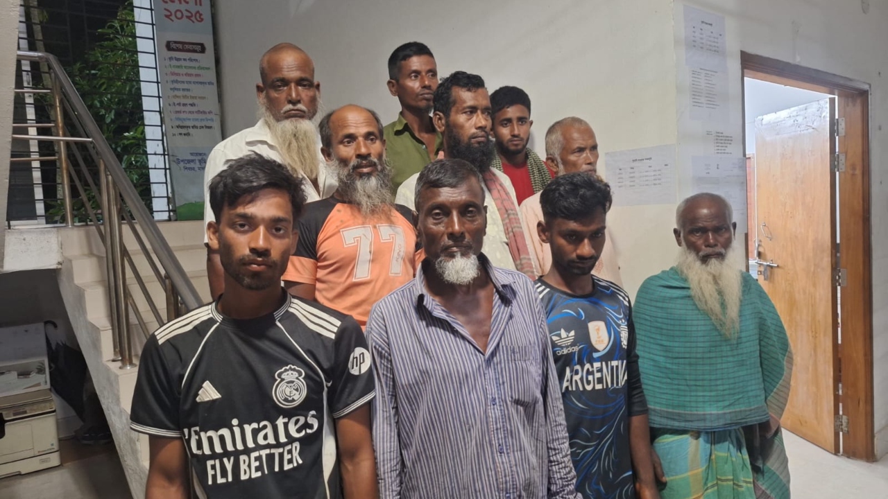 শিবচরে নিষেধাজ্ঞা অমান্য করে মা ইলিশ শিকার, ১০ জেলের কারাদণ্ড