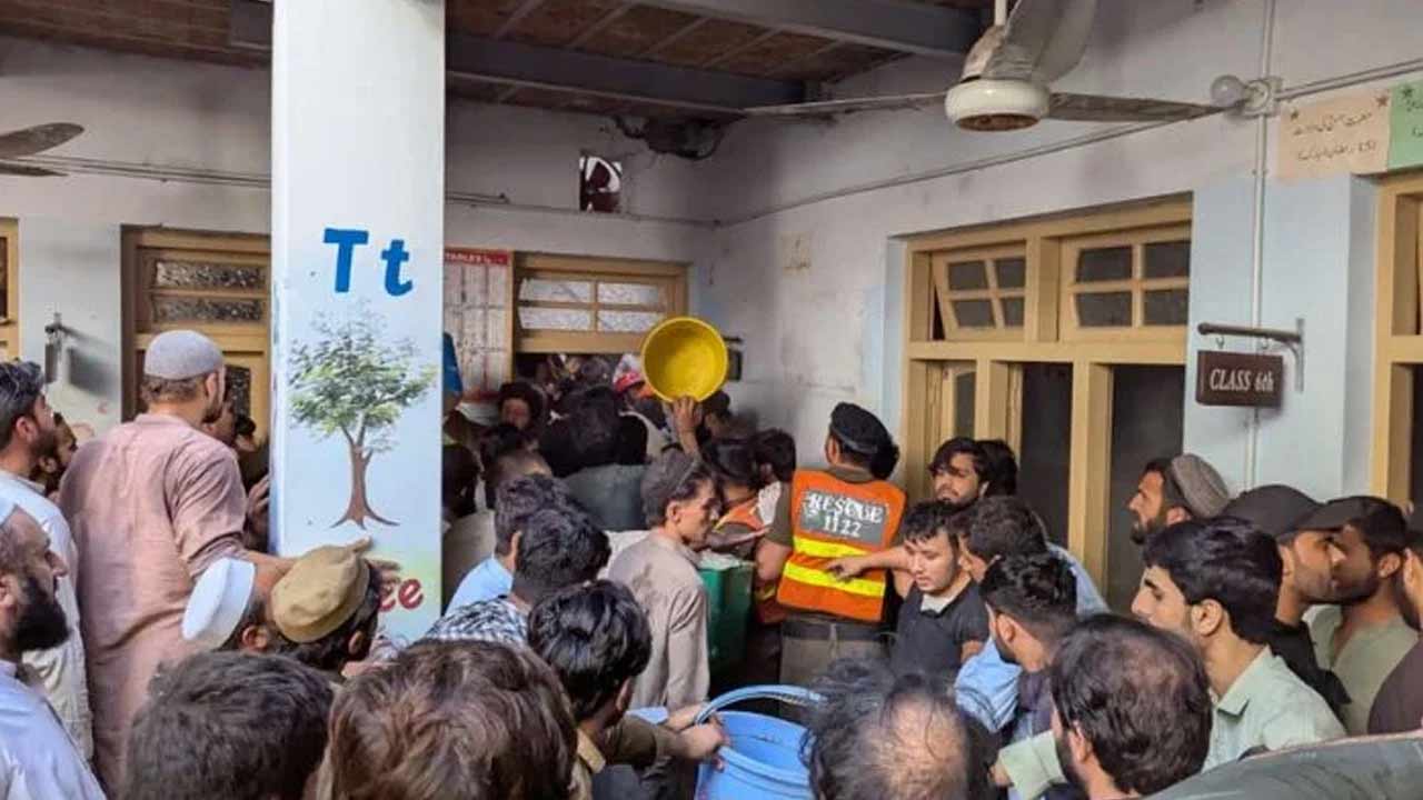 পাকিস্তানে স্কুলের ছাদ ধসে ২১ শিশুর মৃত্যু, আহত অন্তত ২০