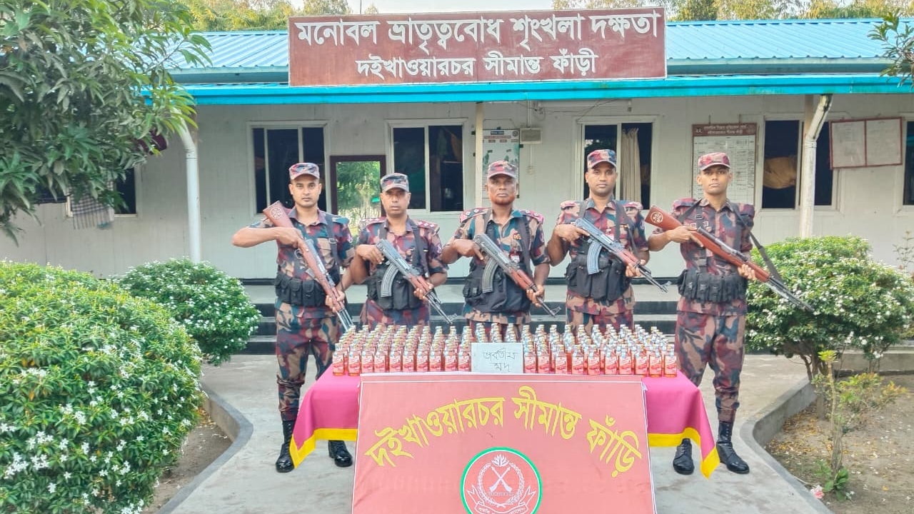কুড়িগ্রাম সীমান্তে সাড়ে ৫ লাখ টাকার চোরাচালানি পণ্য জব্দ, আটক ১