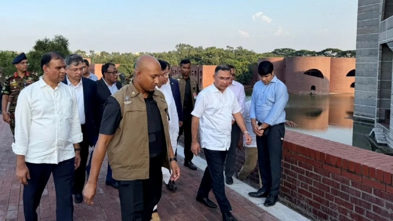 সংসদ প্রাঙ্গণ পরিদর্শন করলেন প্রধানমন্ত্রী, দিলেন যেসব নির্দেশনা